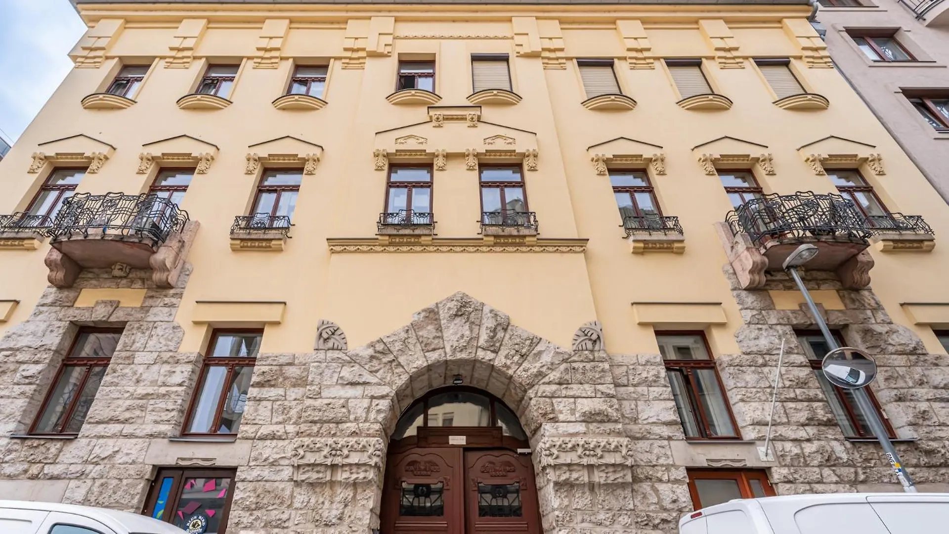 Luxy Hollo Gozsdu Court Apartment Budapest